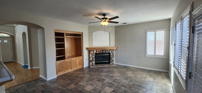 Photo - 267 W Springer Dr