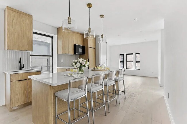 Photo - 704 Eighth Avenue Unidad 3F