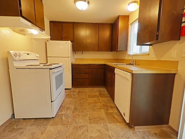 Photo - 2 Bedroom Apartment ~ Close to 9th Street ... Unidad 114 NE Conifer #13