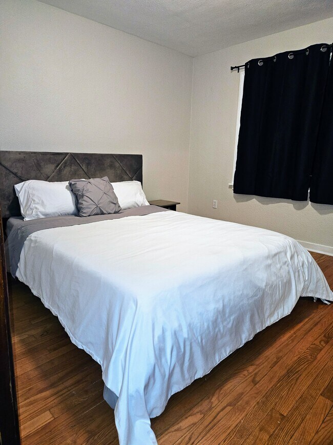 Photo - 10311 Stone Ave N