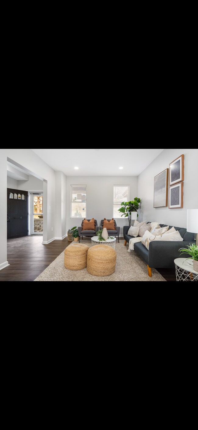 Photo - 1415 Carswell St House