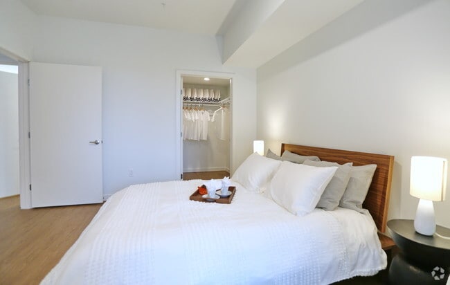 1BR, 1BA + Den- 790 SF