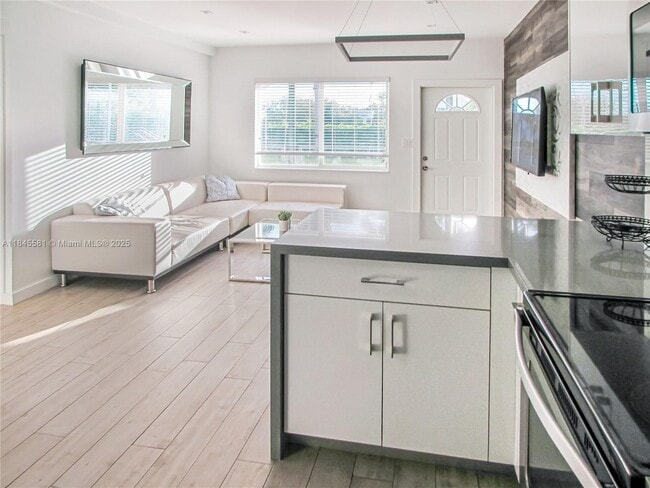 Building Photo - 9220 Biscayne Blvd Unit 3