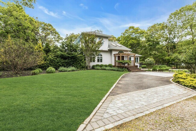 35 Bay Ave W