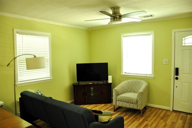 Photo - 4723 Polk St