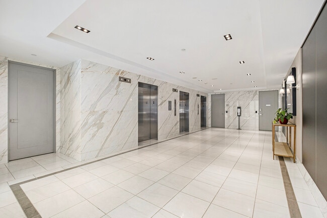 Photo - 111 Champagne Ave S