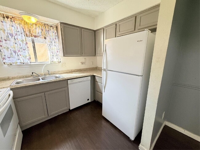 Photo - 2641 Santa Barbara Dr