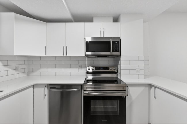 Building Photo - 28 Renwyck Pl