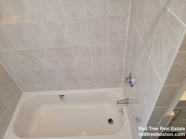 Photo - 175 River St Unit 4-bed 1.5bath CambPort