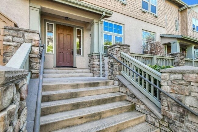 Photo - 405 Washington Square