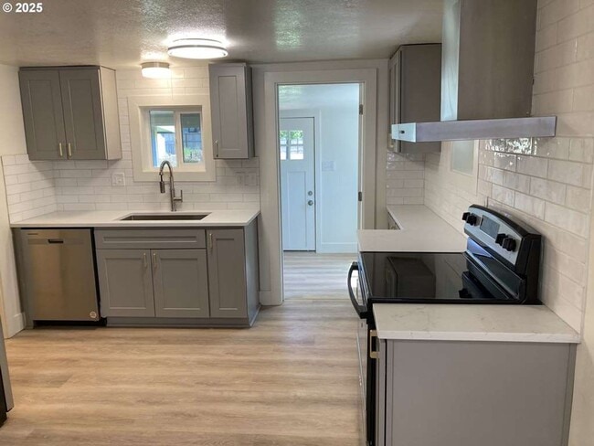 Photo - Great Home in Coburg!