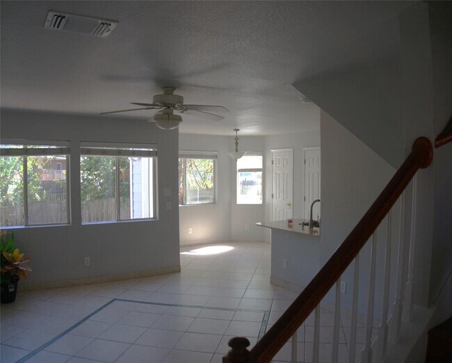 Photo - 1512 Parkfield Cir