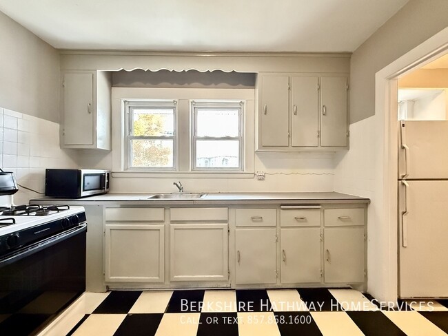 Photo - 879 Broadway-3 Unit 3