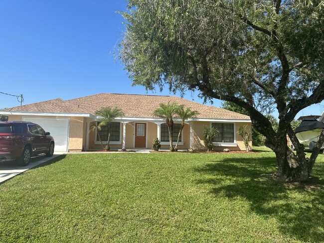 "3-Bed, 2-Bath Home, convenient to everyth... - "3-Bed, 2-Bath Home, convenient to everyth...