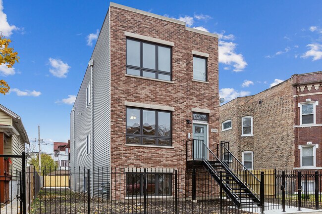 Photo - 5939 W Superior St Unidad 2