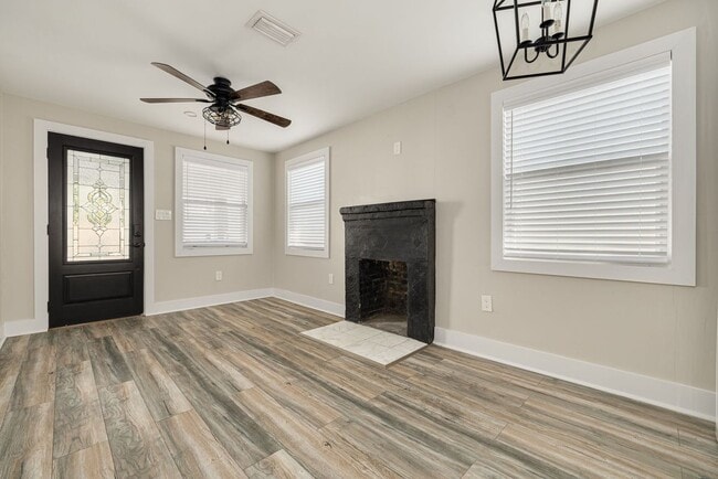 Photo - 106 W Haya St