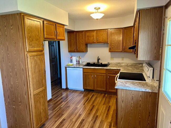 Photo - E1592 Raymond Dr