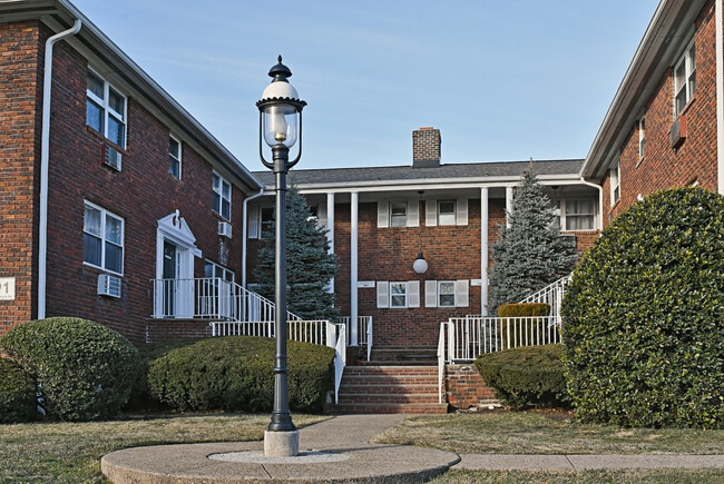 Building Photo - 191 N Beverwyck Rd Unit 10