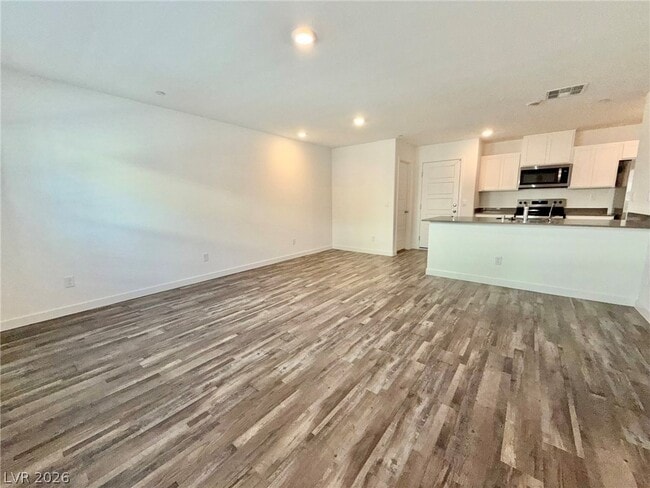 Photo - 913 Rosy Starling St