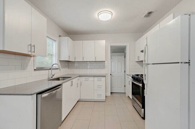 Photo - 5319 Attleboro St