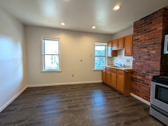 Kit 2 - 1120 Brookline Blvd Unit #4