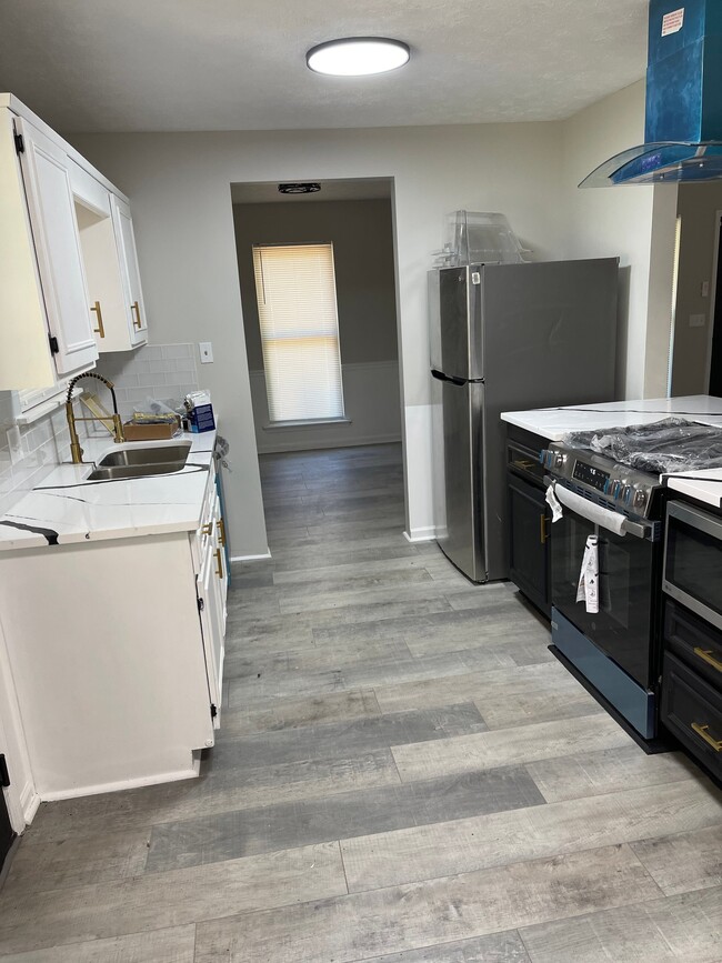 Photo - 6210 Lynridge Ave