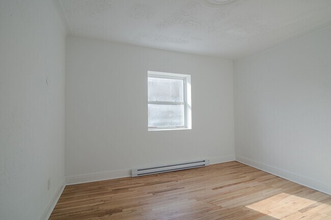 Photo - 4890 Queen Mary Road Unité 9