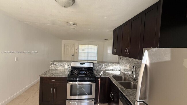 Photo - 520 SW 10th St Unit 1-2