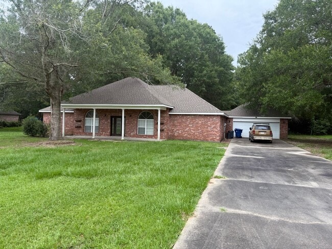 Building Photo - 252 Dedria Ln