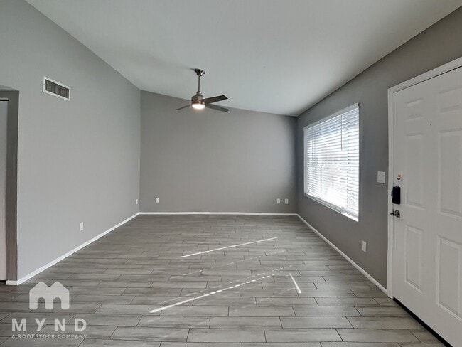 Photo - 1014 W Malibu Dr