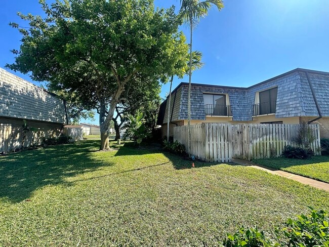 Photo - 208 Lake Arbor Dr