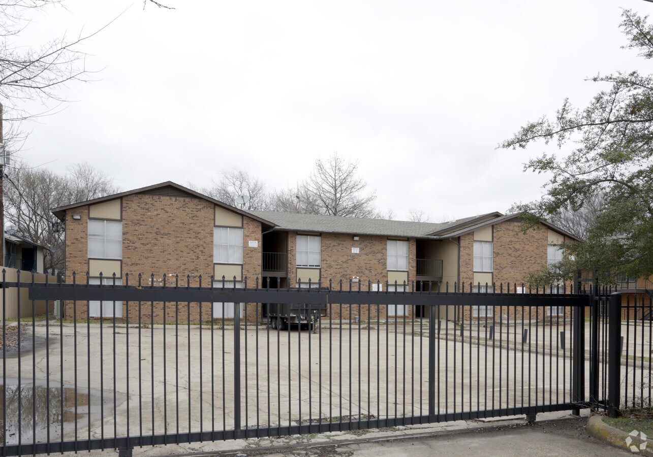 Illinois Gardens - Illinois Gardens Apartments