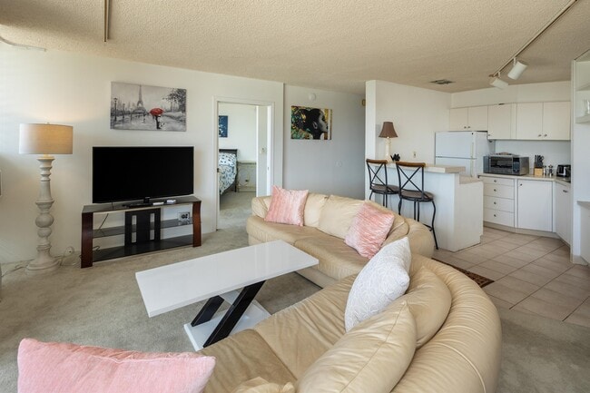 Photo - 750 Amana St