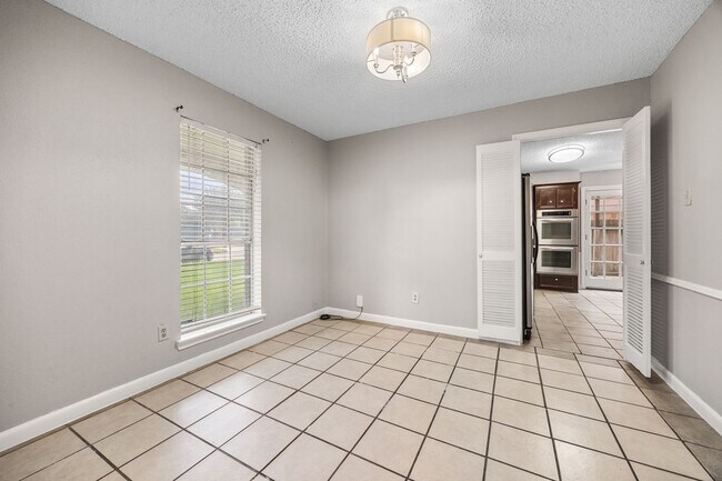 Photo - 2211 Turtle Creek Dr