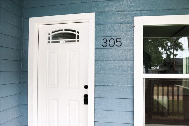 Photo - 305 Stimpson St