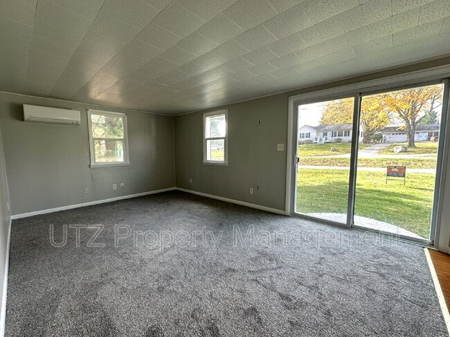 Photo - 1118 Jim Dot Dr