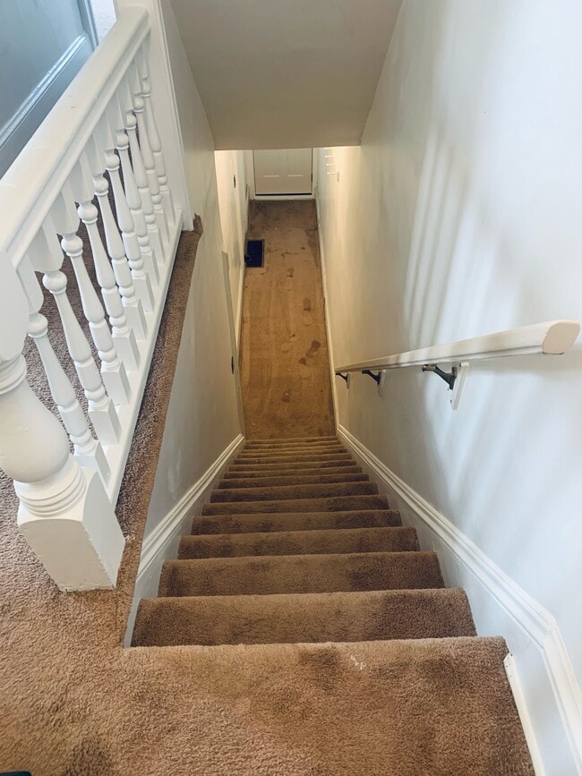 Stairway - 405 N Schanck Ave Unit Up Stairs