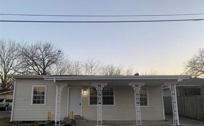 Building Photo - 324 Delaware St Unit A