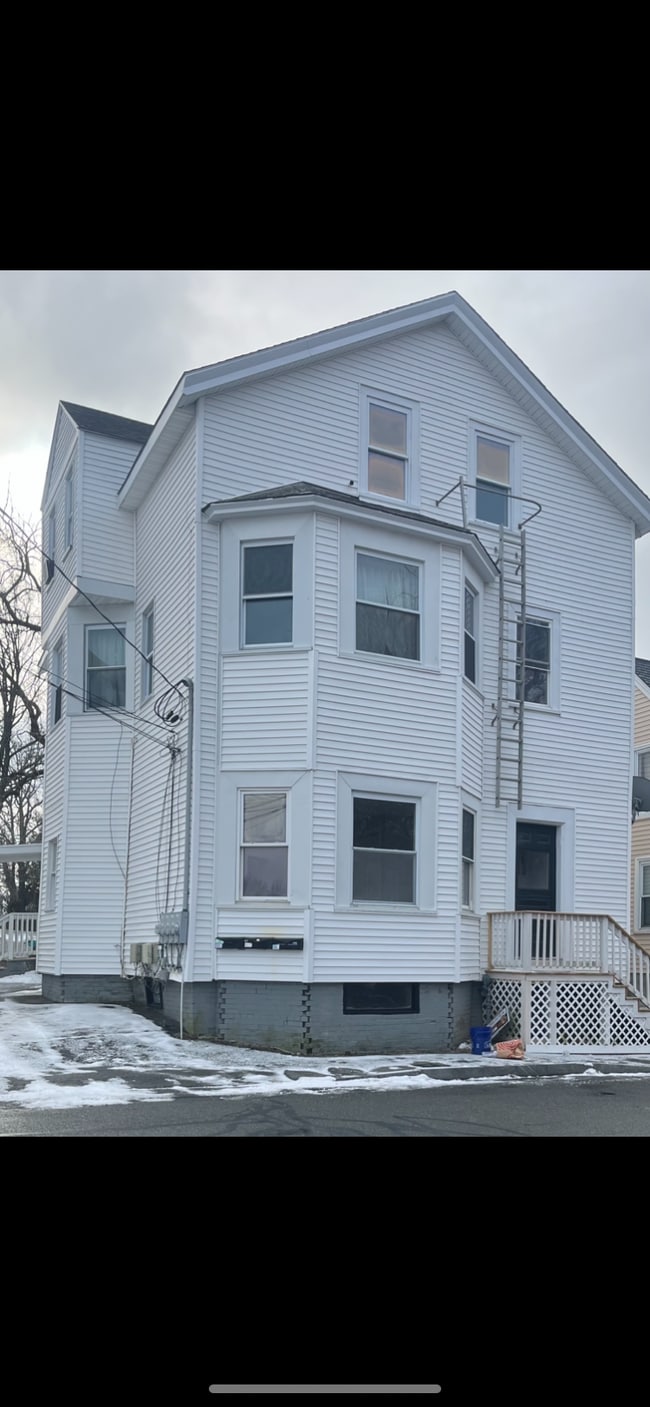 Building Photo - 54 Adams St Unit 3