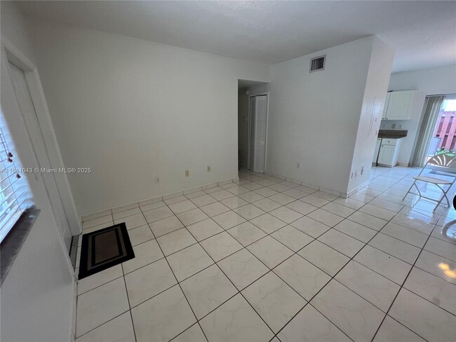 Photo - 7231 NW 174th Terrace Unidad 101