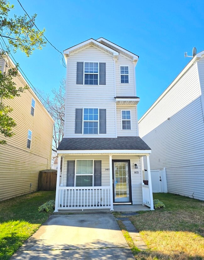 Building Photo - 1423 Oliver Ave