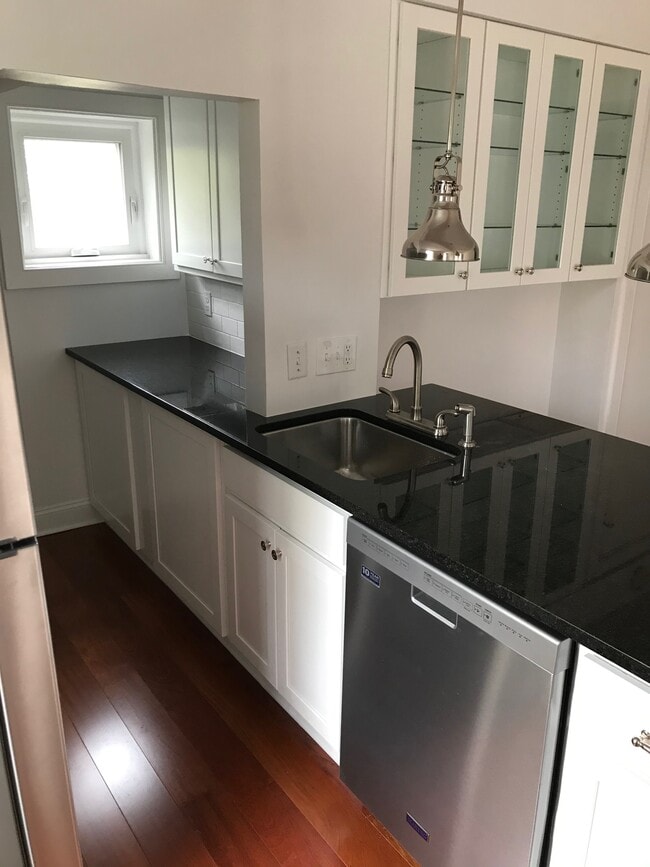 Carriage apto. - 103 Linwood Ave