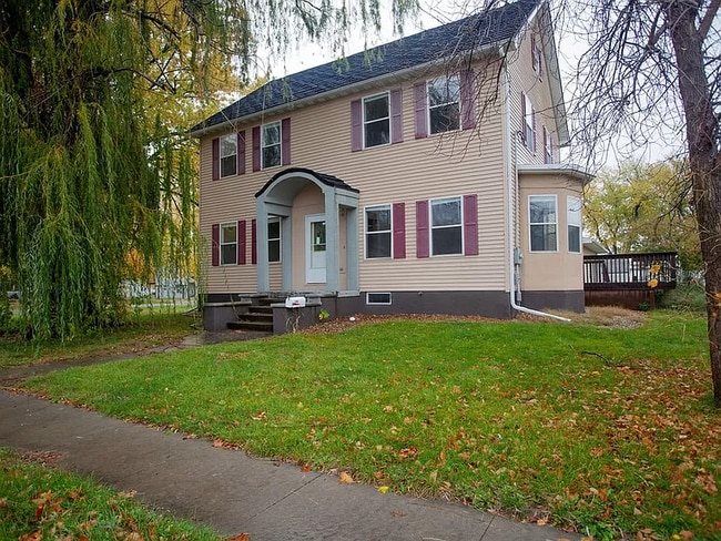 Building Photo - 1096 Eastern Ave Rental