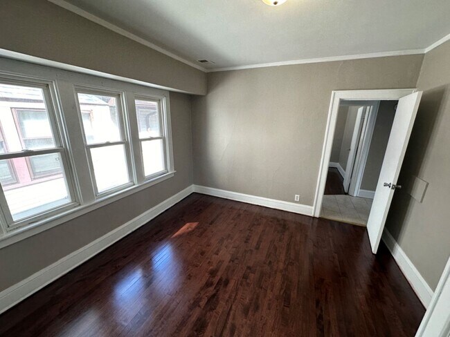 Photo - 2632-2634 N 50th St. (Duplex) Unidad 2634 (Upper)