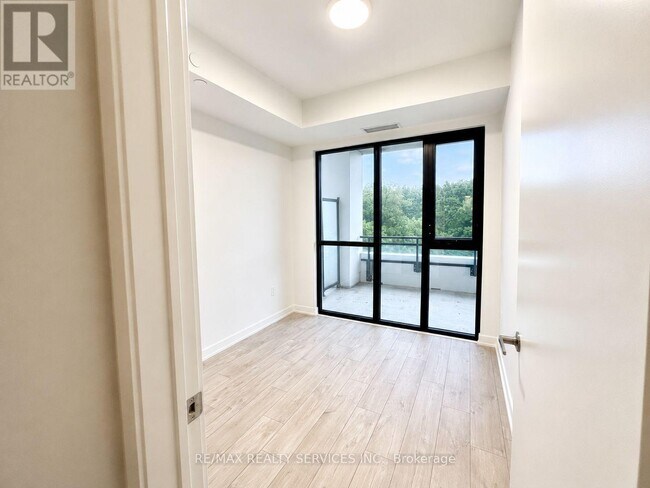 Photo - 740 Whitlock Ave Unité 301