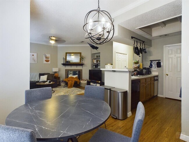Photo - 915 W 23rd St Unit 104