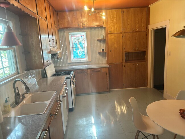 Photo - 122 Bedford St