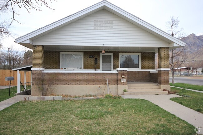 Building Photo - 3 Bed/1 Bath House, super close to BYU cam... Unit Top Floor