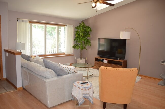 Photo - 7214 Blue Maple Trl