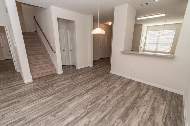 Photo - 26 Lazy Swing Ct